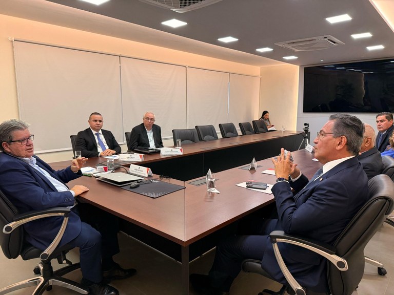Visita ministro Campbell reunião.jpg