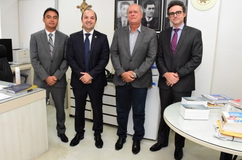 Reuniao_Nupemec_Cejusc_Saude_Des_Jose_Ricardo_P_e_PGE-PB_Fabio_Andrade_10_04_2023_1.jpg