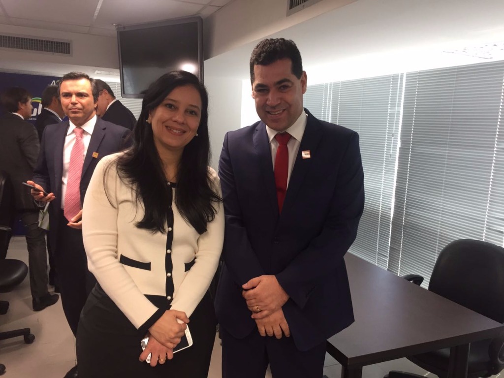 Gilberto Carneiro, com a ministra da AGU Grace Mendonça , advogada-feral da União.jpg