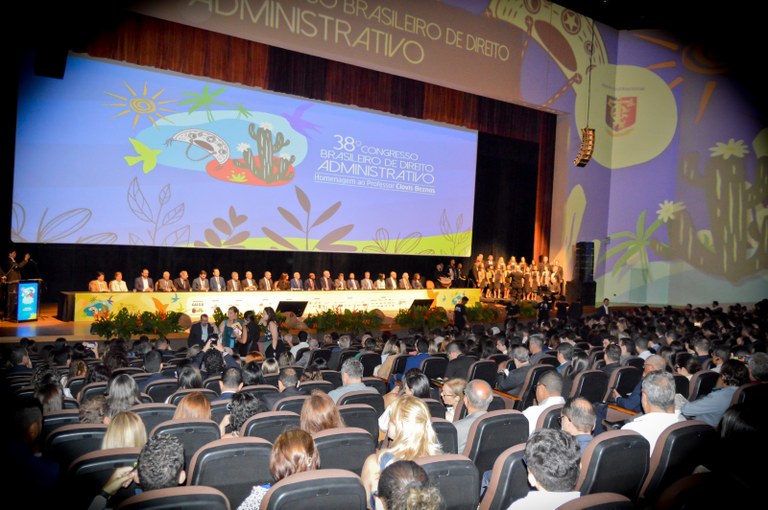 Congresso de D ADM Mesa e publico Geral.jfif