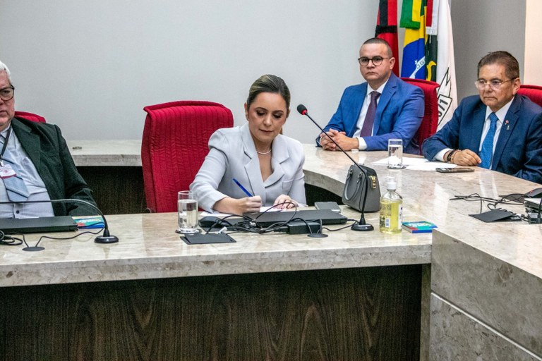 Posse TCE ALANNA Assinatura.jpg Posse TCE ALANNA Assinatura.jpg